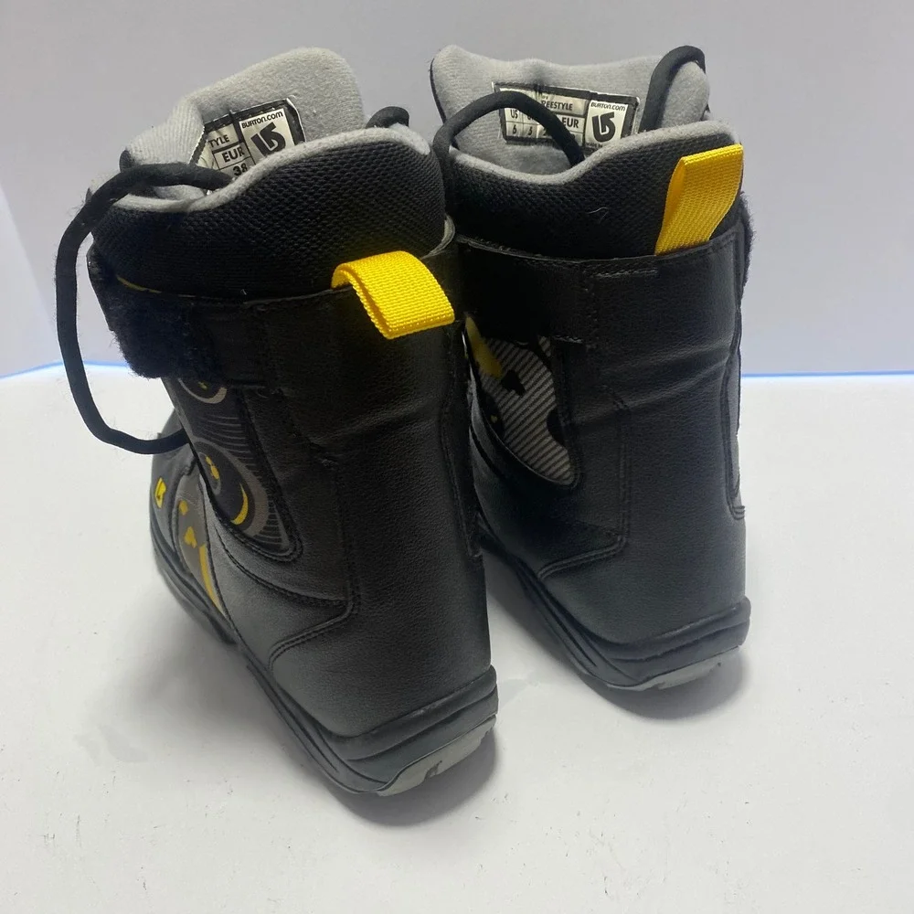 Burton Freestyle Snowboard Boots Youth Size 6 Black Yellow Good Condition